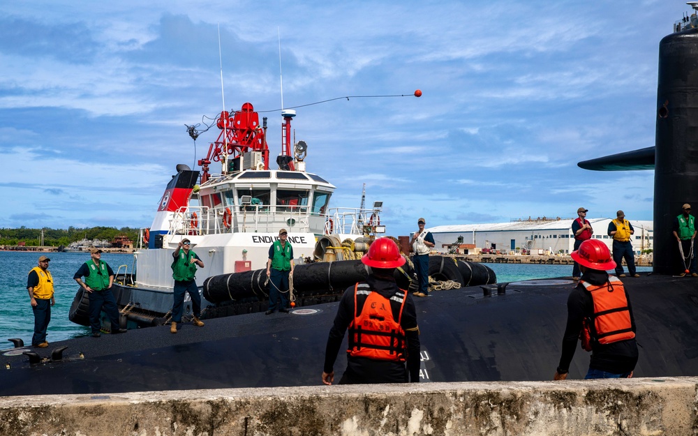 USS Kentucky (SSBN 737) arrives at Naval Base Guam, Aug. 28.