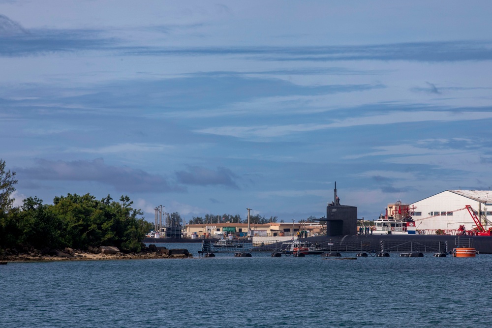 USS Kentucky (SSBN 737) arrives at Naval Base Guam, Aug. 28.