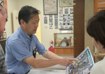 Grandson of the Japanese Imperial Army Commanding General Visits Kinser Historical Display / 日本帝国陸軍第32軍牛島司令官の孫がキンザー沖縄戦歴史資料館を訪問