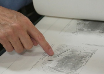 Grandson of the Japanese Imperial Army Commanding General Visits Kinser Historical Display / 日本帝国陸軍第32軍牛島司令官の孫がキンザー沖縄戦歴史資料館を訪問