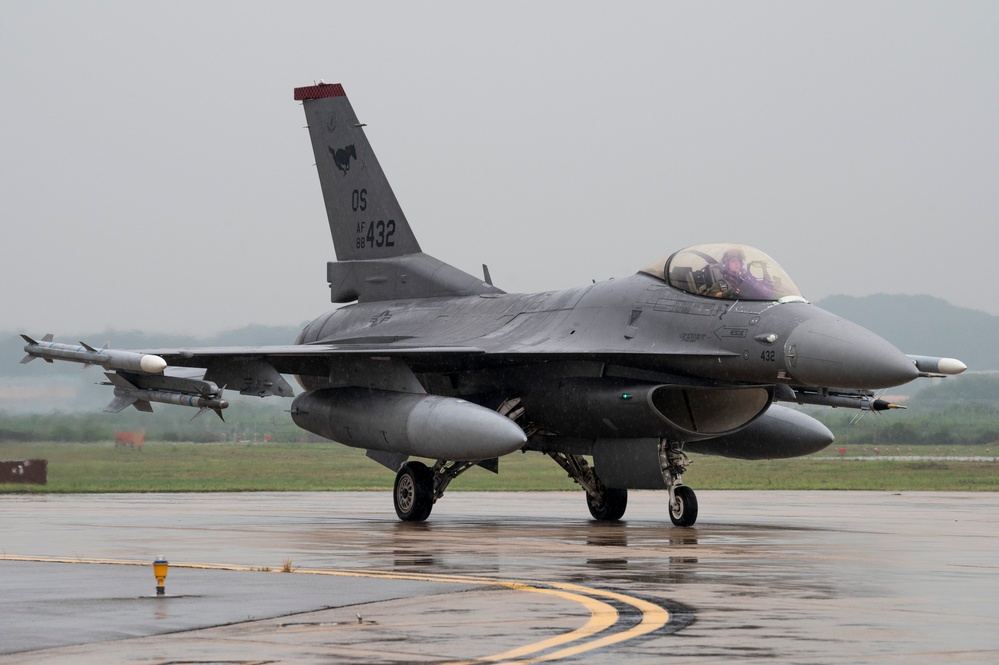 36th FS Launches F-16s