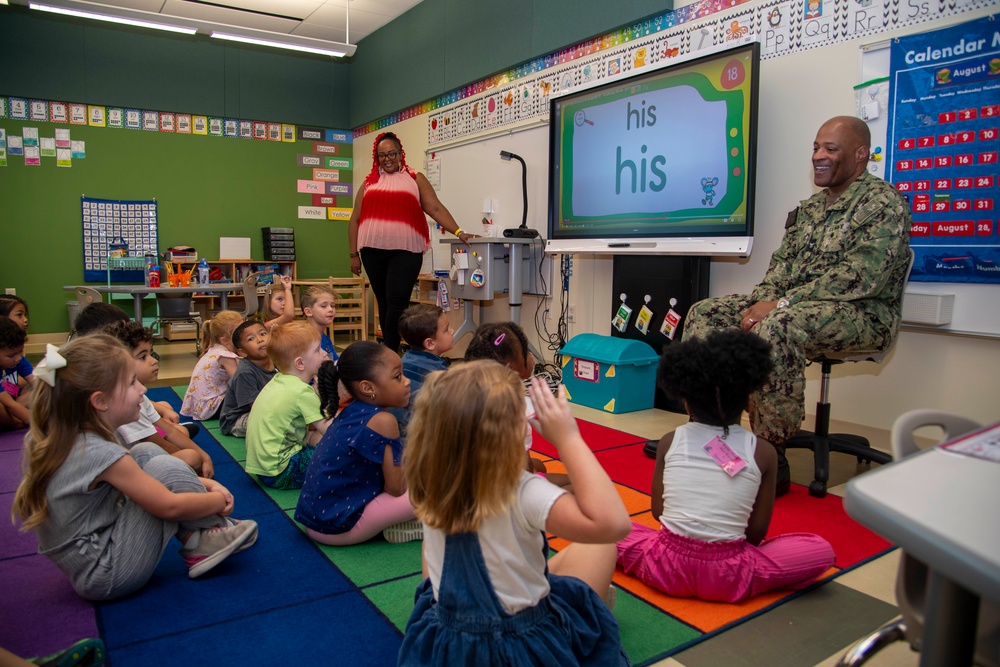 Commander, Fleet Activities Sasebo Reads to Sasebo Elementary School Students