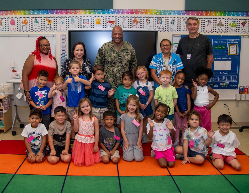 Commander, Fleet Activities Sasebo Reads to Sasebo Elementary School Students