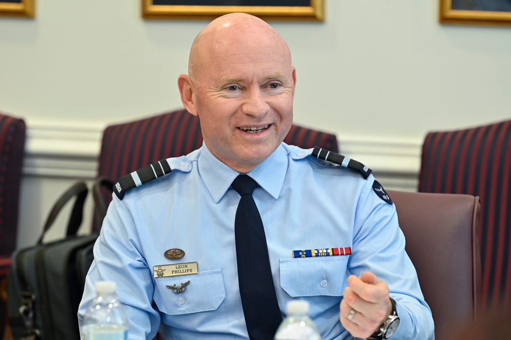 Maj. Gen Cheater meets Australia Air Marshal Phillips