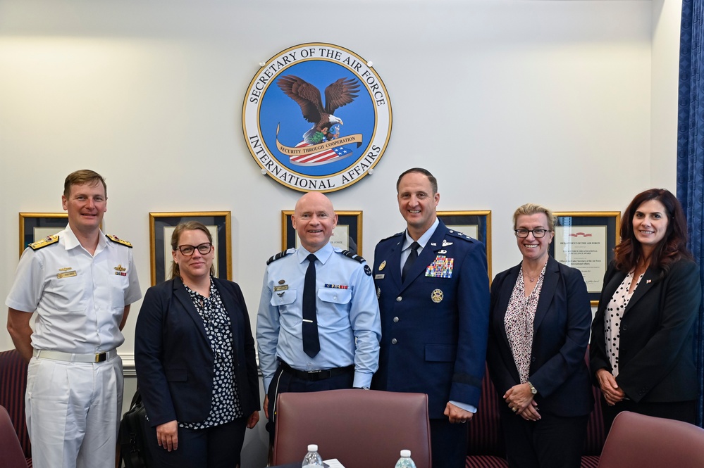 Maj. Gen Cheater meets Australia Air Marshal Phillips