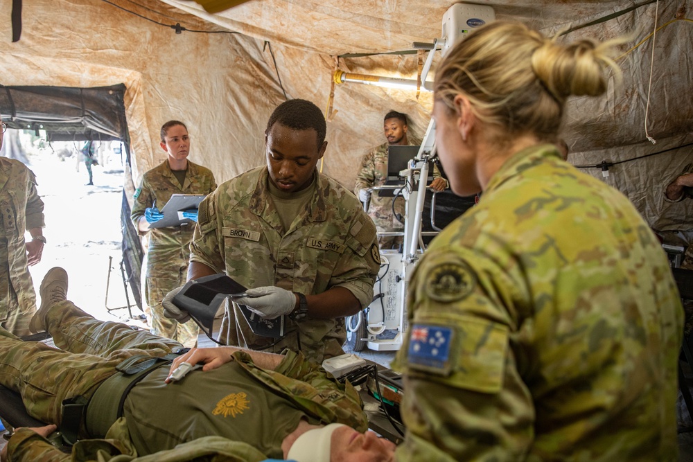 25ID and ADF Soldiers Conduct MEDEVAC Training