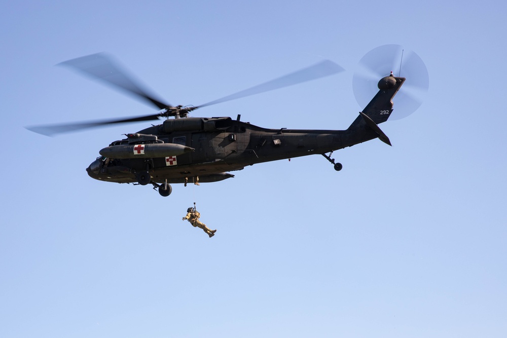 16th CAB Soldiers Conduct MEDEVAC Training