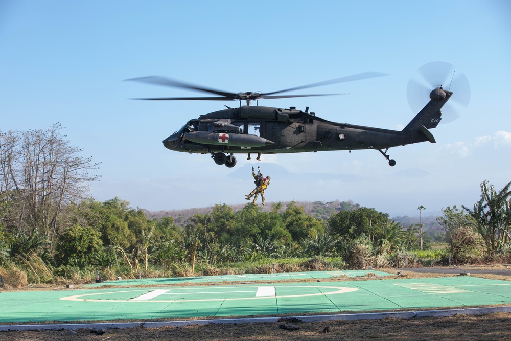 16th CAB Soldiers Conduct MEDEVAC Training