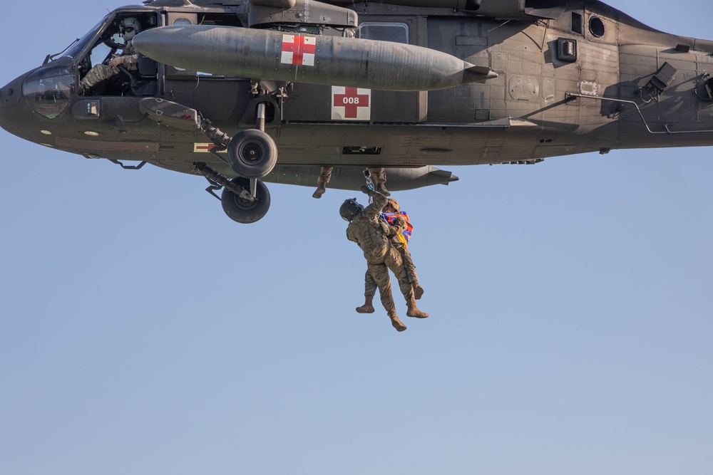 16th CAB Soldiers Conduct MEDEVAC Training