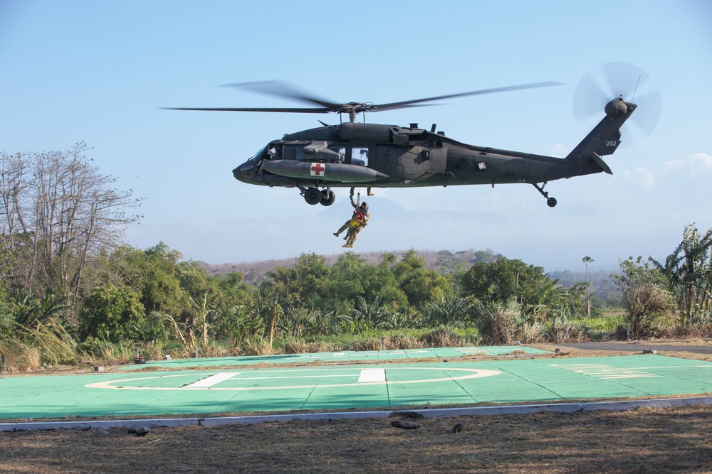 16th CAB Soldiers Conduct MEDEVAC Training