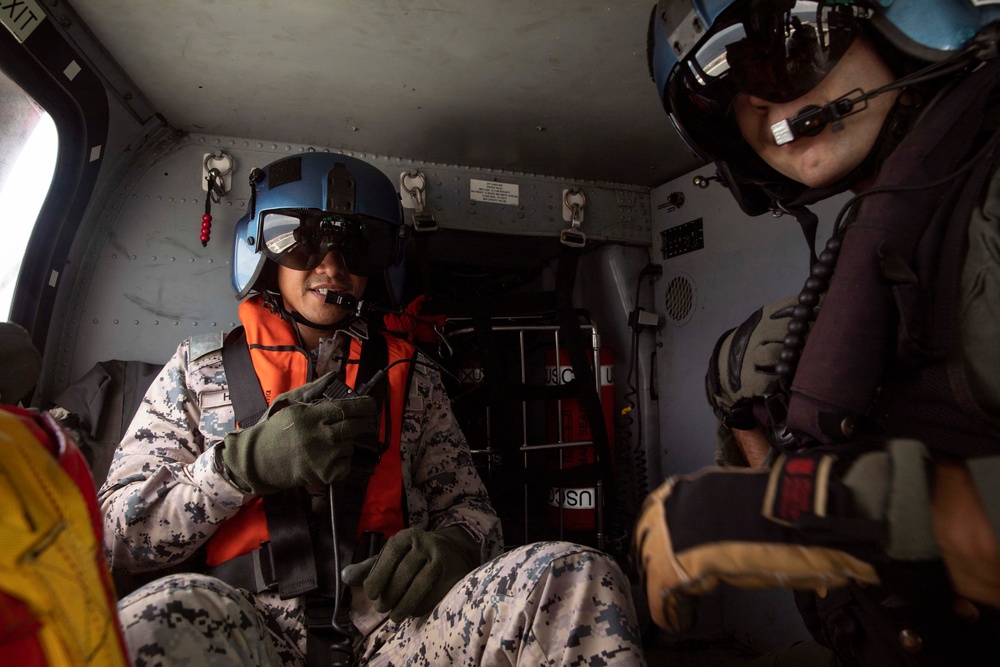 Malaysian Observers Take Part in Flight Ops on USCGC Munro