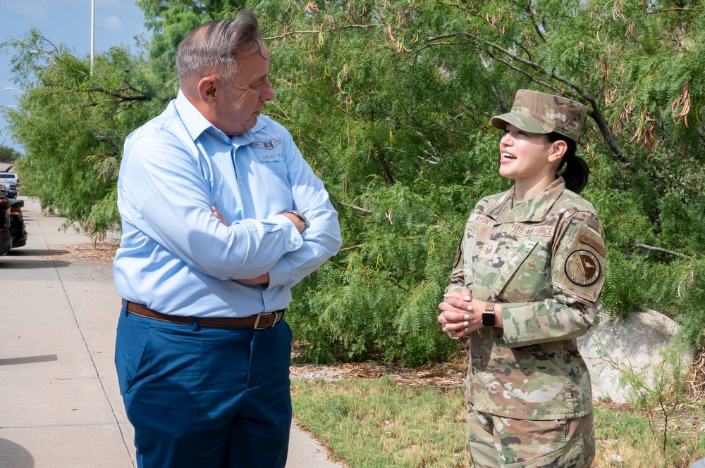 Retired CMSAF #13 visits Holloman