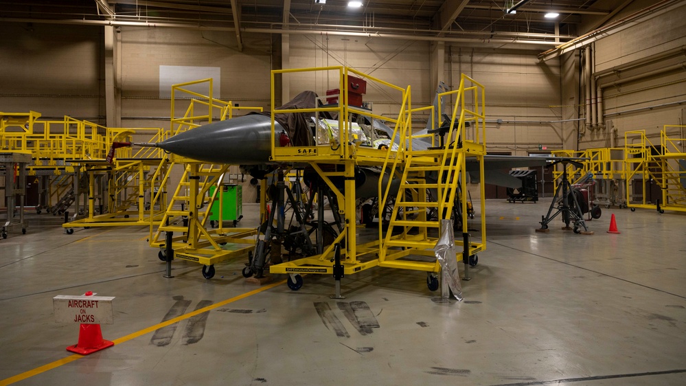 49th EMS conducts first ever depot-level repair on Holloman F-16s