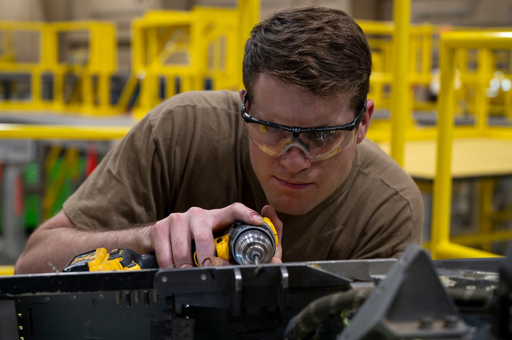 49th EMS conducts first ever depot-level repair on Holloman F-16s