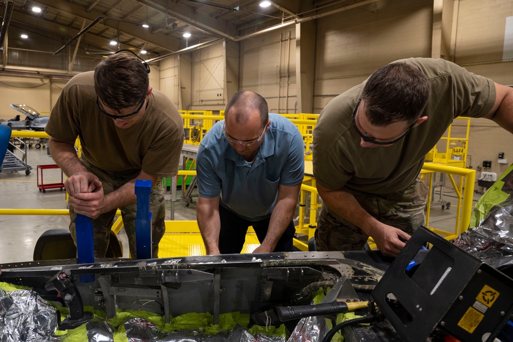 49th EMS conducts first ever depot-level repair on Holloman F-16s