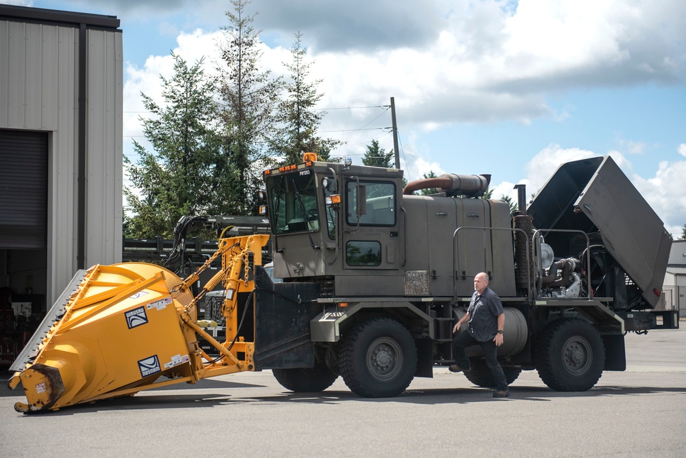 LRS Airmen of McChord support AMC mission