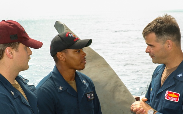 Commander, Destroyer Squadron 9 Visits USS Decatur (DDG 73)