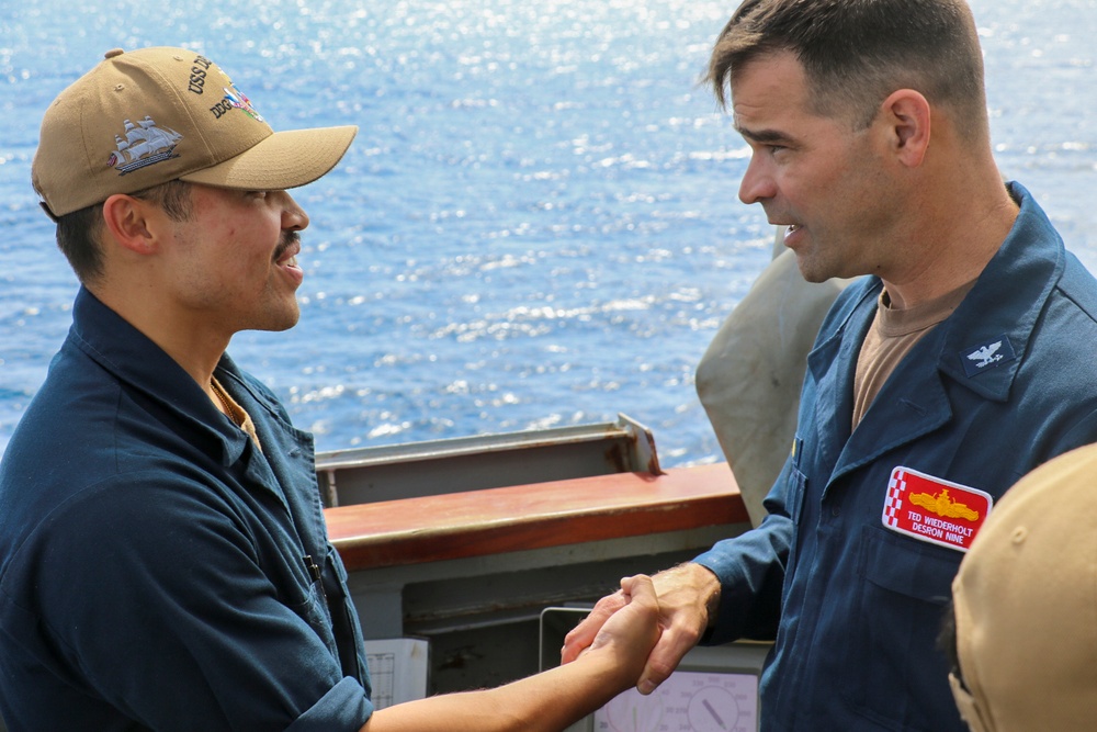 Commander, Destroyer Squadron 9 Visits USS Decatur (DDG 73)