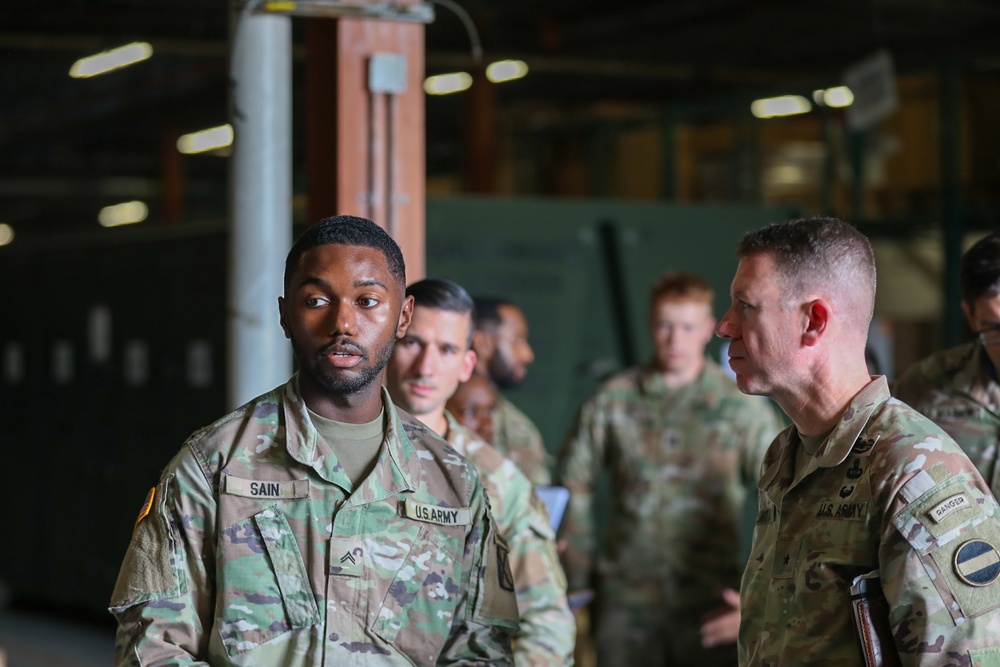 SSA CPL Meets G-4 Deputy BG Curtis during FORSCOM G4 Inspection