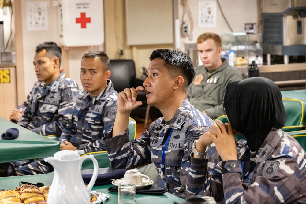 Super Garuda Shield 2023, USS Green Bay and RSS Endeavour Deck Landing Qualification Survey