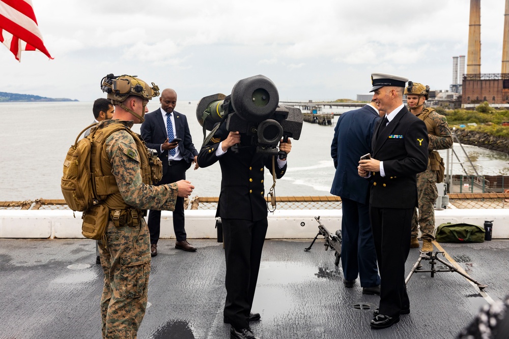 USS Mesa Verde and 26th MEU(SOC) host distinguished guests and leaders in Dublin, Ireland