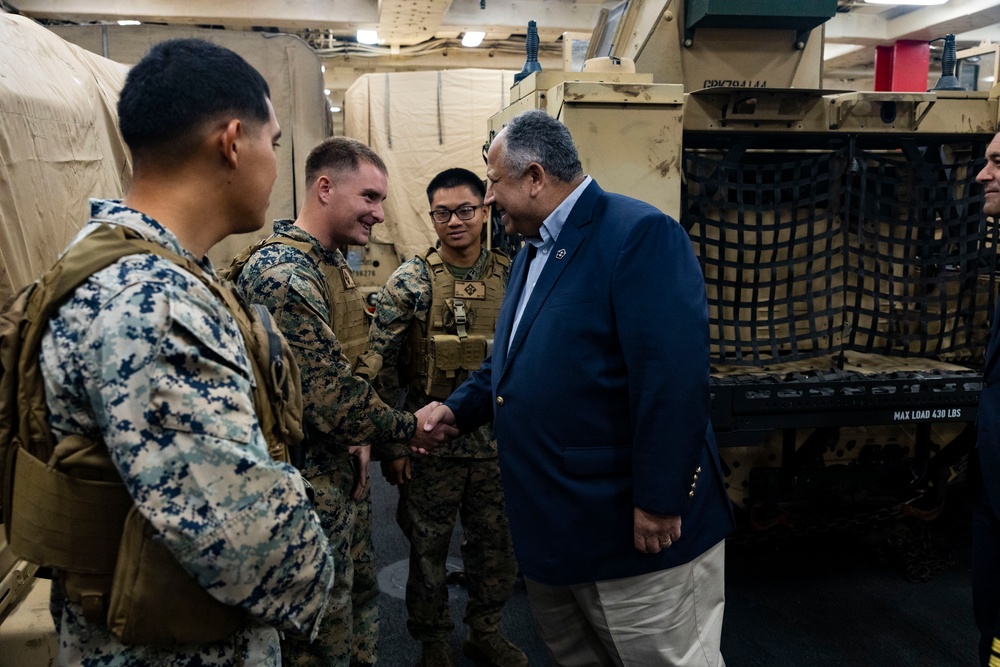 USS Mesa Verde and 26th MEU(SOC) host distinguished guests and leaders in Dublin, Ireland