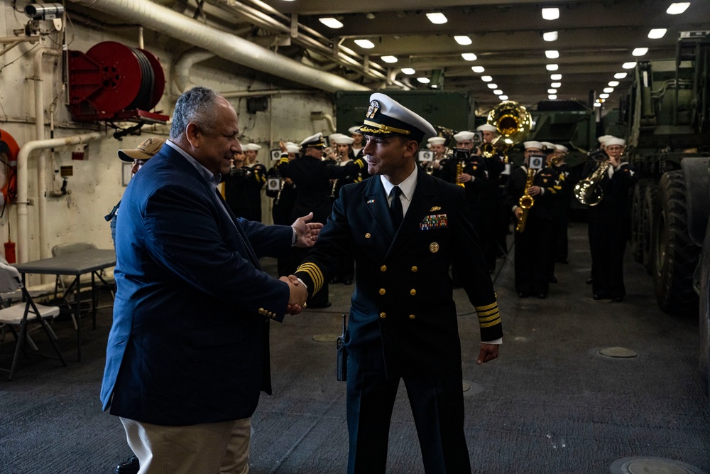 USS Mesa Verde and 26th MEU(SOC) host distinguished guests and leaders in Dublin, Ireland