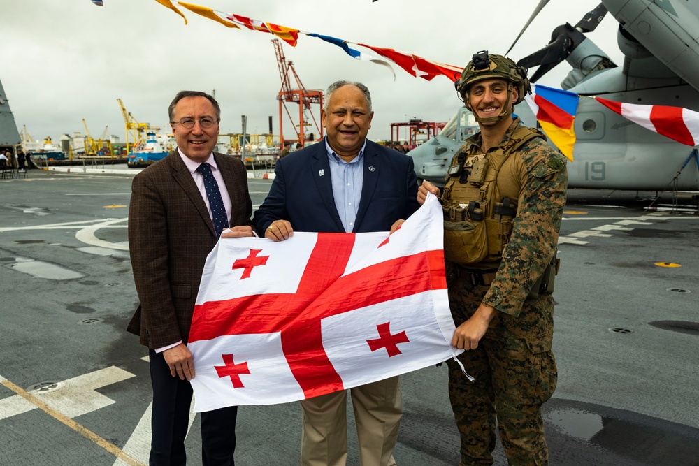 USS Mesa Verde and 26th MEU(SOC) host distinguished guests and leaders in Dublin, Ireland