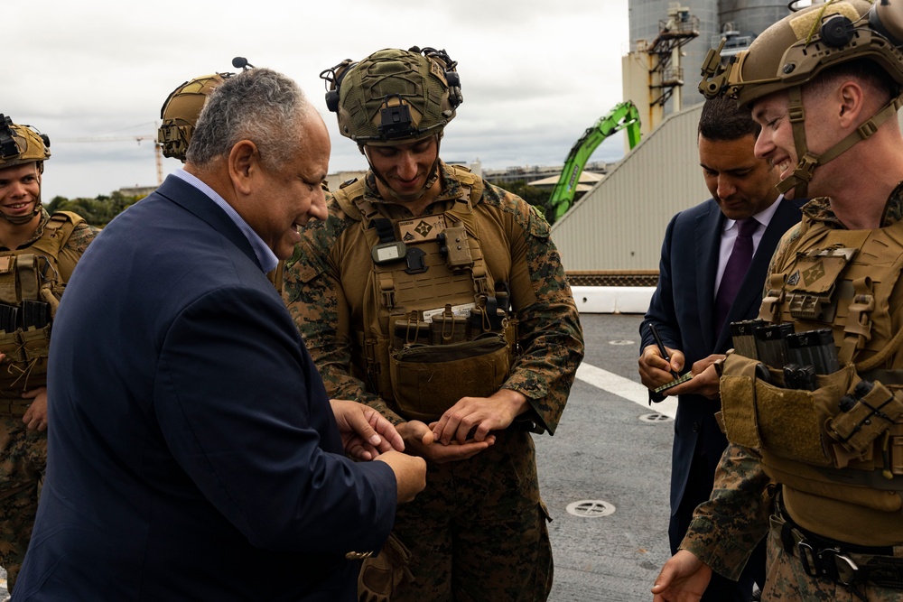 USS Mesa Verde and 26th MEU(SOC) host distinguished guests and leaders in Dublin, Ireland