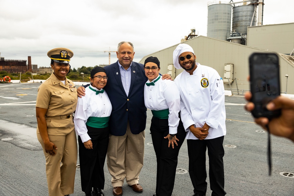 USS Mesa Verde and 26th MEU(SOC) host distinguished guests and leaders in Dublin, Ireland