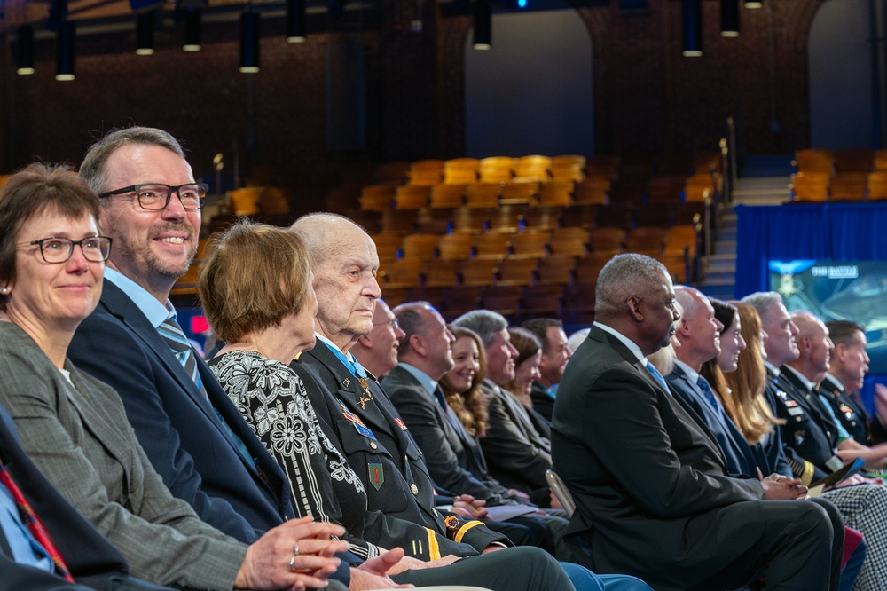 Army Capt. Larry L. Taylor Awarded Medal of Honor