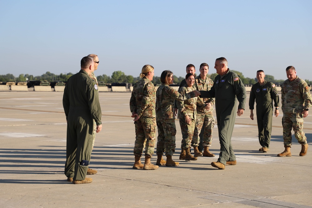 General Mike Minihan visits the 190th ARW