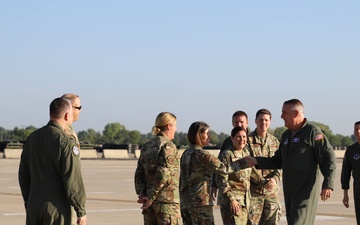 General Mike Minihan visits the 190th ARW