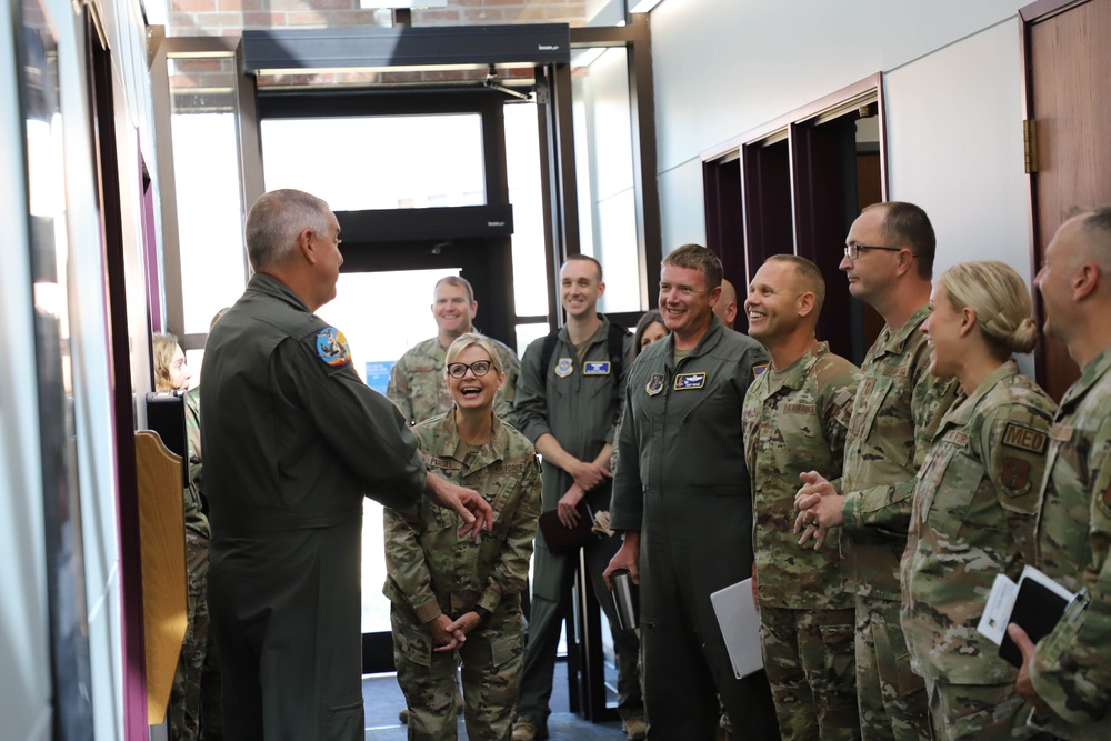 General Mike Minihan visits the 190th ARW