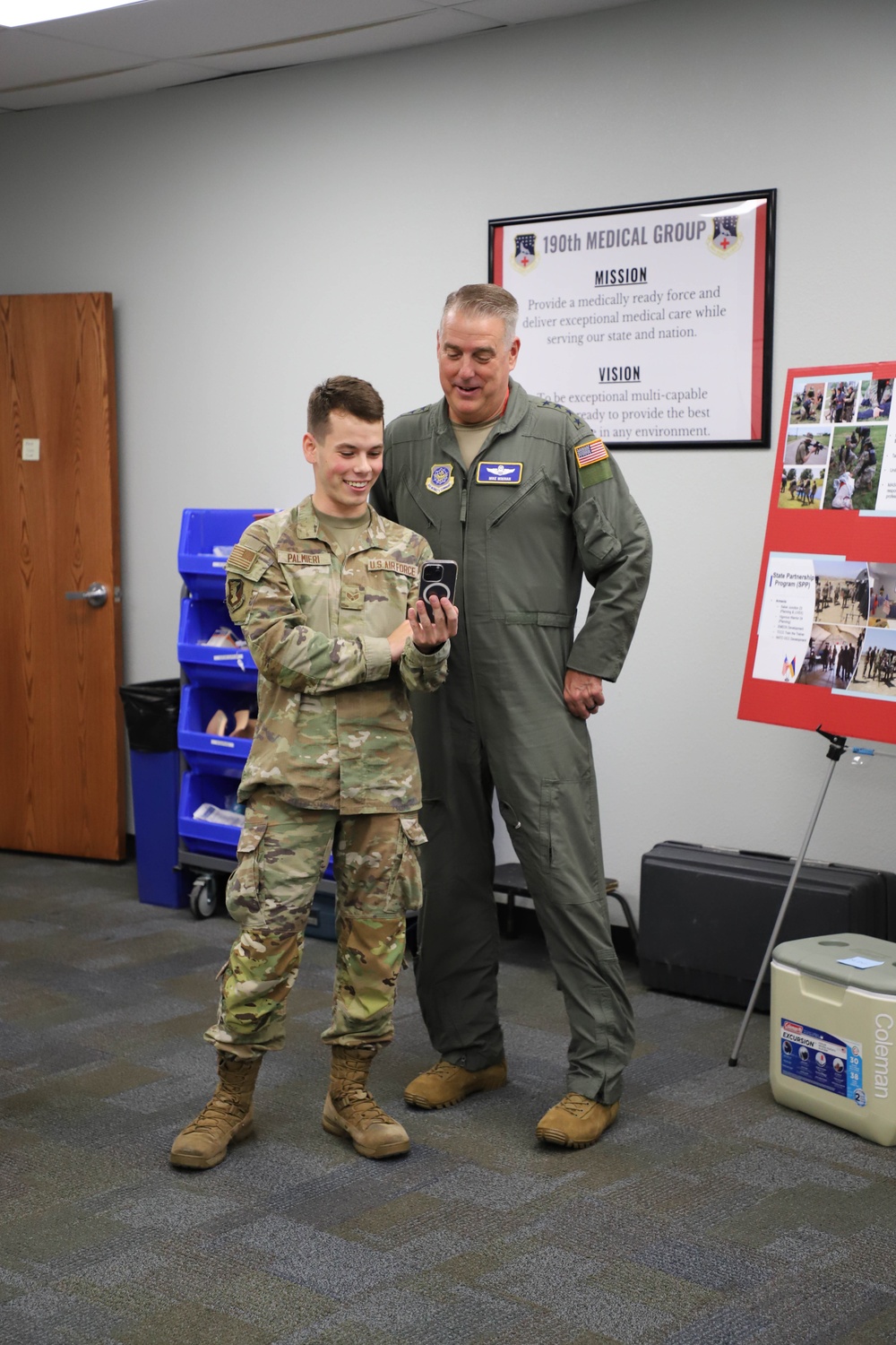 General Mike Minihan visits the 190th ARW