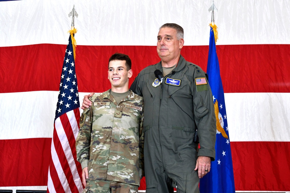 General Mike Minihan visits 190th ARW