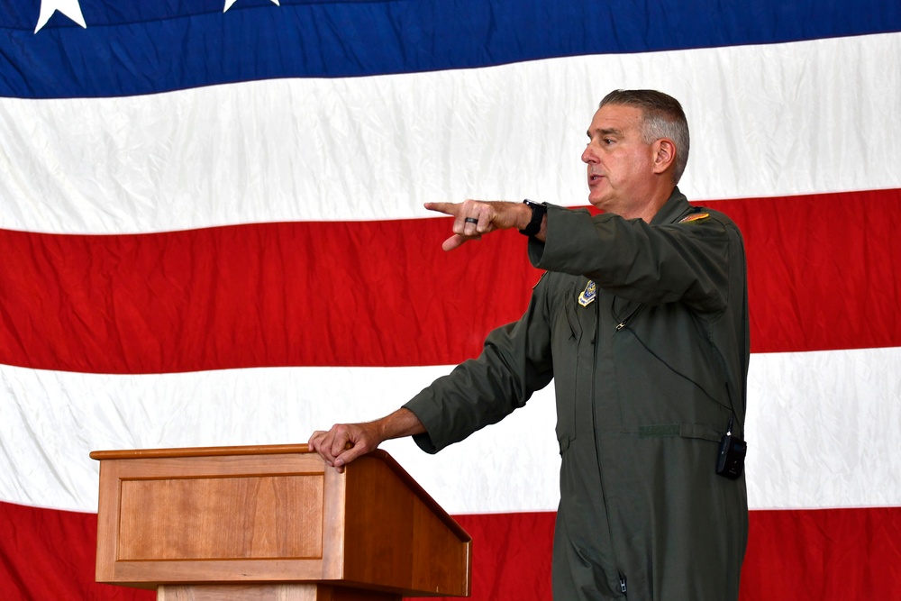 General Mike Minihan visits 190th ARW