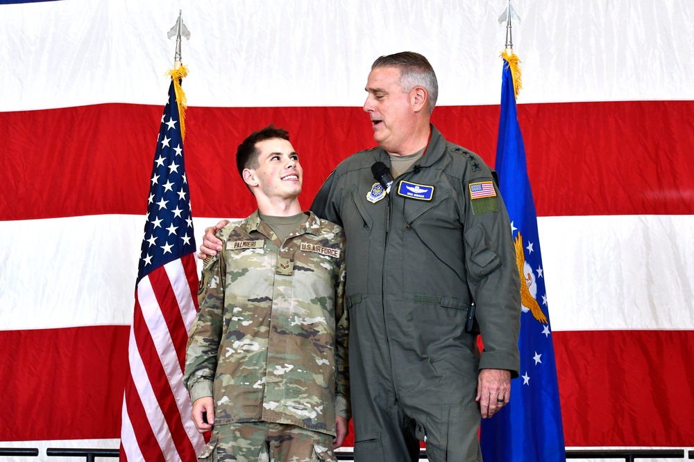 General Mike Minihan visits 190th ARW