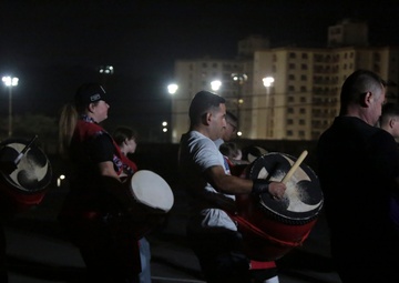 US SERVICE MEMBERS SHOWCASE OKINAWAN EISA DRUM DANCE / 在沖海兵隊員、地域住民にエイサー披露