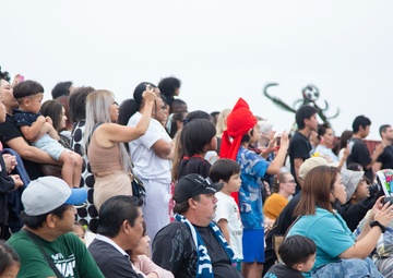 US SERVICE MEMBERS SHOWCASE OKINAWAN EISA DRUM DANCE / 在沖海兵隊員、地域住民にエイサー披露
