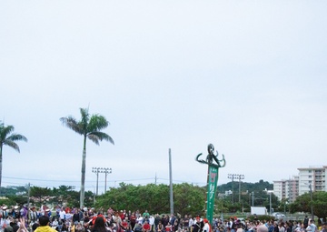 US SERVICE MEMBERS SHOWCASE OKINAWAN EISA DRUM DANCE / 在沖海兵隊員、地域住民にエイサー披露