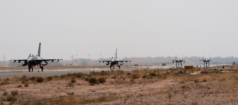 125th EFS F-16s taxi with RSAF F-15s during Agile Spartan