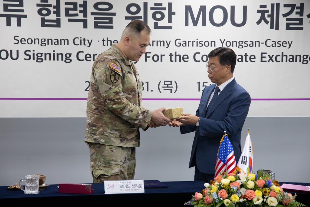 Garrison &amp; Seongnam city signing ceremony strengthens community relationship
