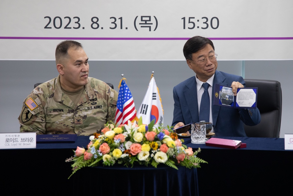 Garrison &amp; Seongnam city signing ceremony strengthens community relationship