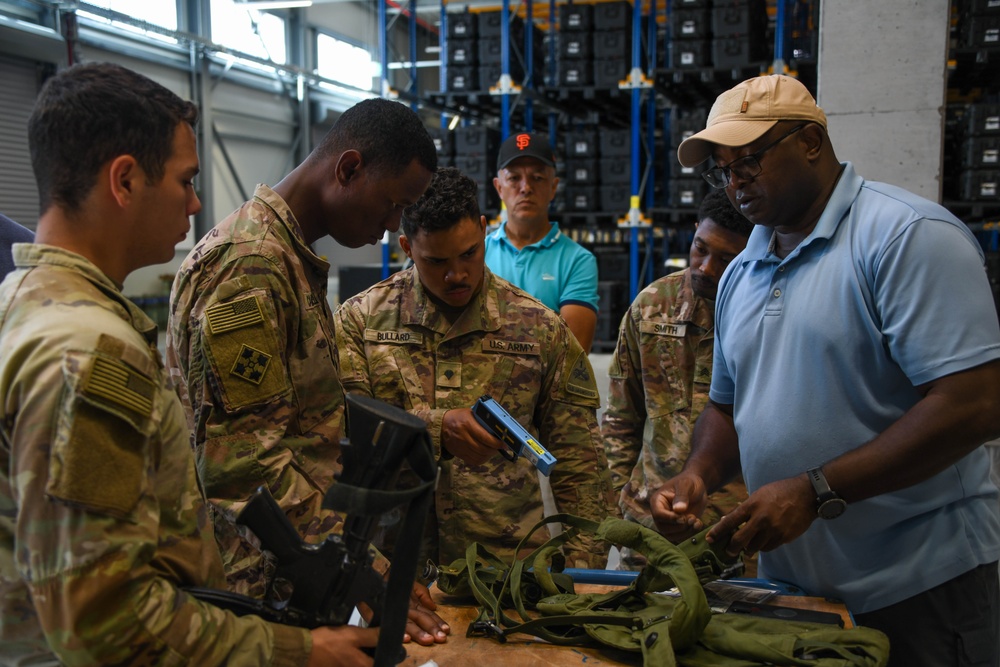 TSAE ETSD teaches Soldiers how to operate IWS