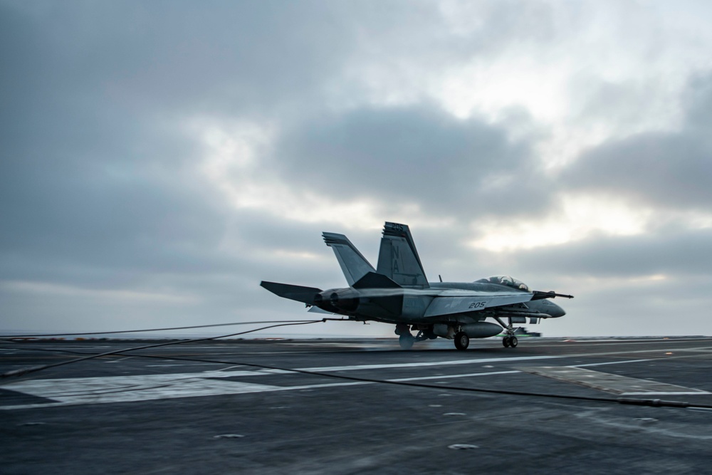 Super Hornet Makes Arrested Landing