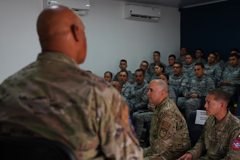 ADLA/ Relámpago 2023: Colombian Sergeant Major of the Combined Command visit