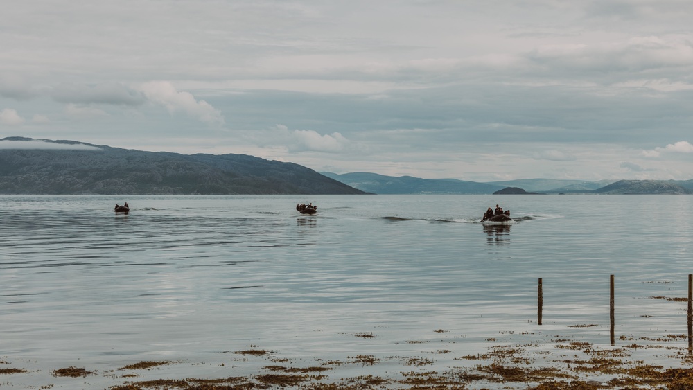 2d Recon Conducts Beach Insertion and Hydrographic Survey