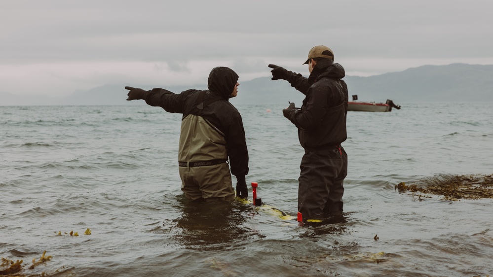 2d Recon Conducts Beach Insertion and Hydrographic Survey