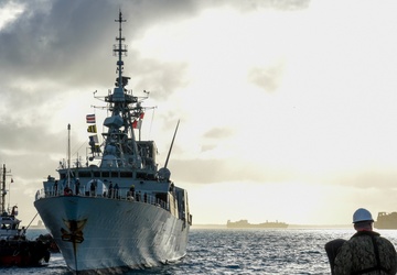 HMCS Montreal visits Diego Garcia
